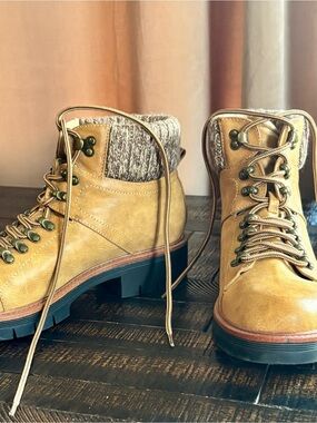 Mia’s Rick Women's Tan Lace-Up Hiking Boots with Knit Cuff